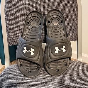 Under Armour shower slides, men's 9